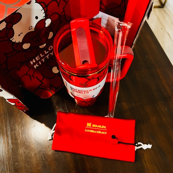 Quencher H2.0 Tumbler 40oz Hello Kitty red design - Picture 4 of 5